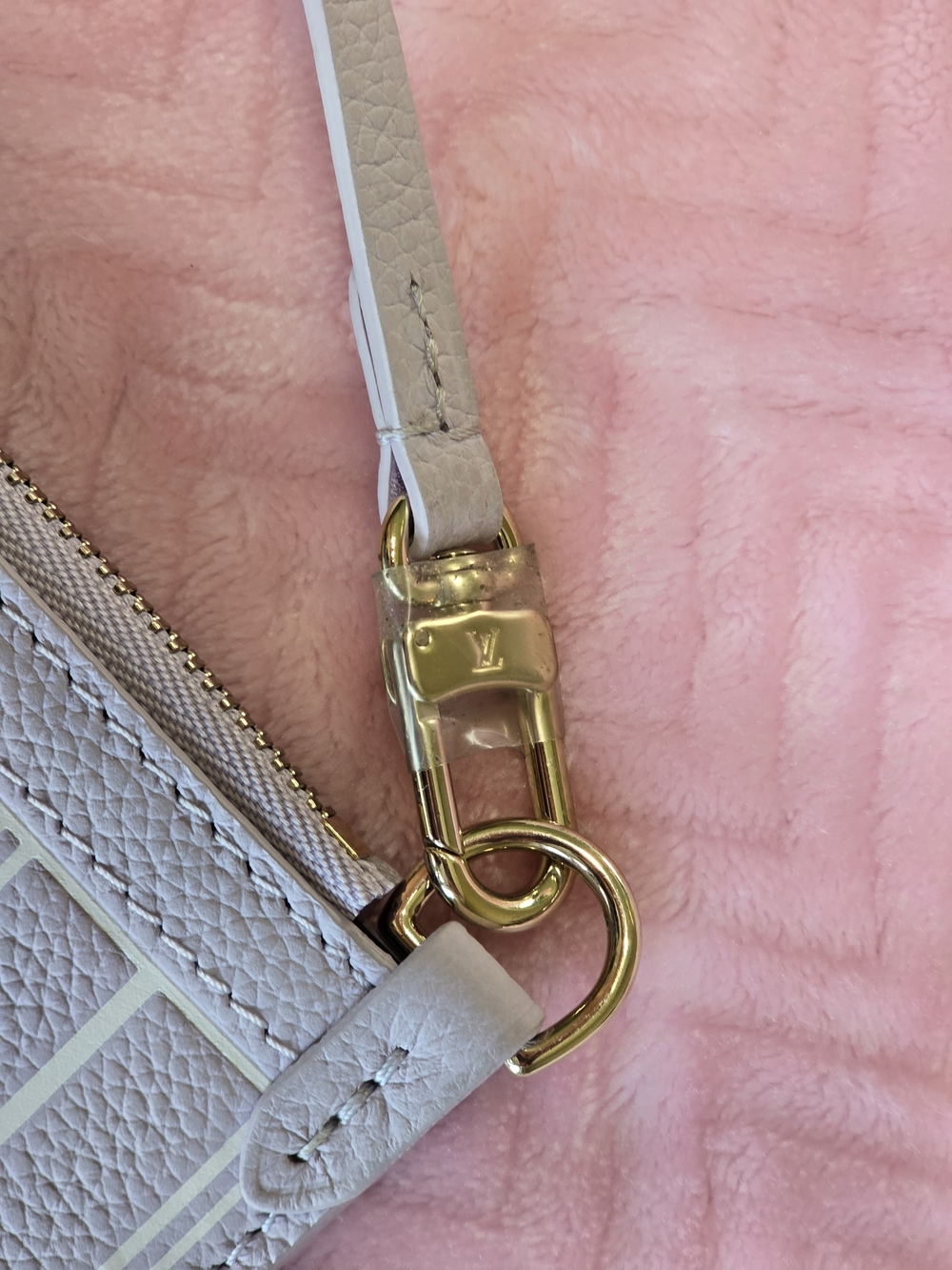 Louis Vuitton Pale Pink Leather Logo Wristlet with Cream Trim - Picture 10 of 10